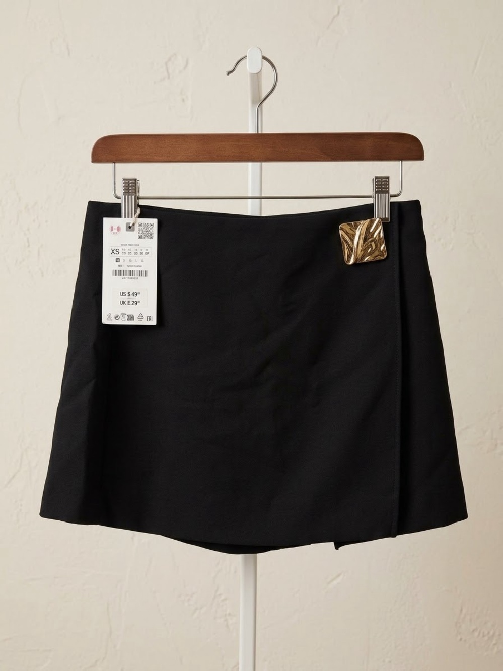 Zara Black Mini Skirt with Gold Decorative Pin